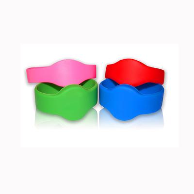 China Nfc 13.56MHz Wristband Soft Silicone RFID High Quality Waterproof Wristband for sale