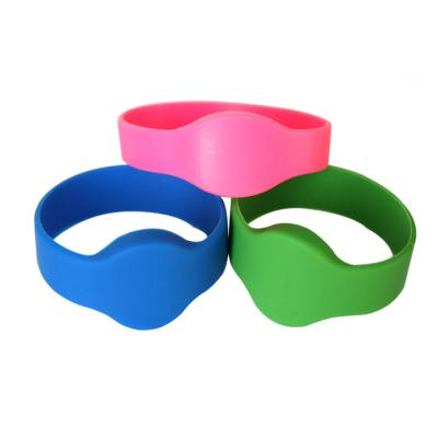 China Custom long term UHF soft cheap silicone rfid waterproof wristband wristband for event for sale