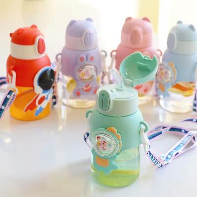 Cina Unisex Cute Bottiglia d'acqua Anti-goccia Coppa di paglia per bambini Coppe di plastica per bambini in vendita