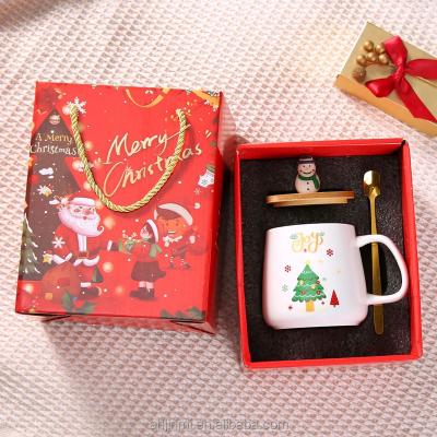 China Christmas Gift Ceramic Mugs with Spoon 400ml Reusable Porcelain Coffee Cup Decoration for sale