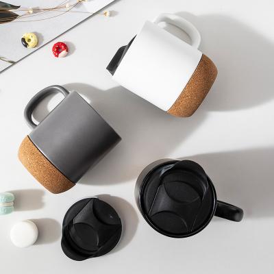 China Sustainable 8.8*11.3cm Custom Creative Cork Bottom Ceramic Cup with Matte Plastic Lid for sale