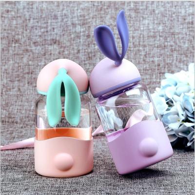 China Siedendes Wasser Anwendbar 340ml Wasserflasche mit Cartoon Rabbit Design und Silizium Hülle zu verkaufen