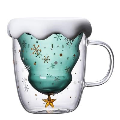 China Weihnachtsfeiertage Doppelwand-Hochborosilikat-Glas-Wasserbecher mit Griff und Deckel zu verkaufen