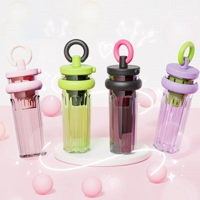 China Fashion 700ml Large Capacity Leakproof Travel Cup with Straw Sustainable Plastic Bottle for sale