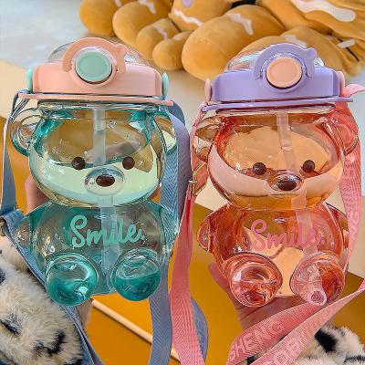 China Customized Color Transparent Bear Drinking Bottle 1L Plastic Water Bottle With Straw for sale