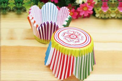 China Rainbow Color Flower Shape Anti-Oil Muffin Paper Cups For Cupcake Baking for sale