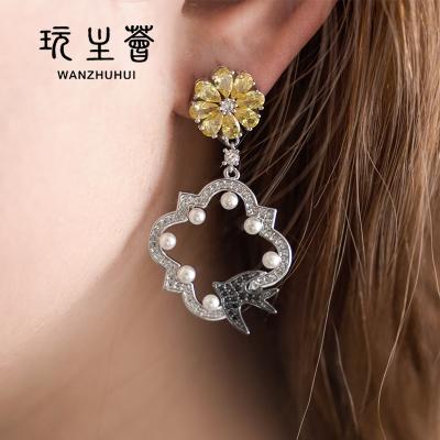 China New Style CLASSIC Dangling Flower Pearl Shiny Earrings For Women for sale