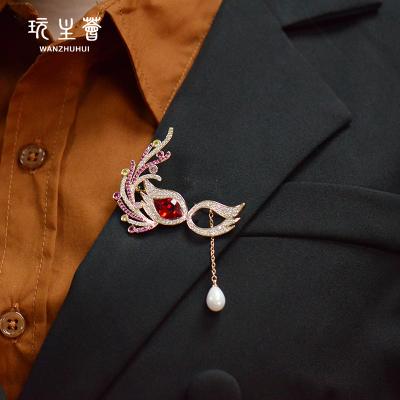 China Hot Selling Famous Luxury Brooch Gold Pearl Copper Pink Geometric Brooch for sale