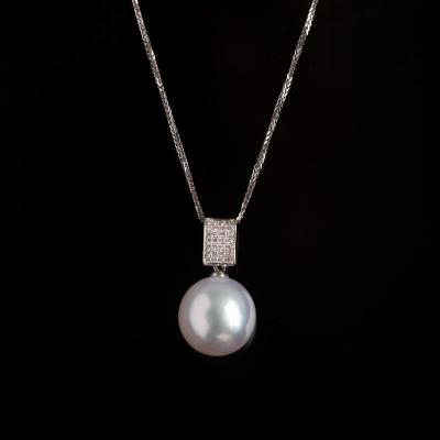 China CLASSIC 18k Gold Round Fashion Seawater Pearl Pendant 13-13.5mm Round Sea Pearl Jewelry Necklace for sale