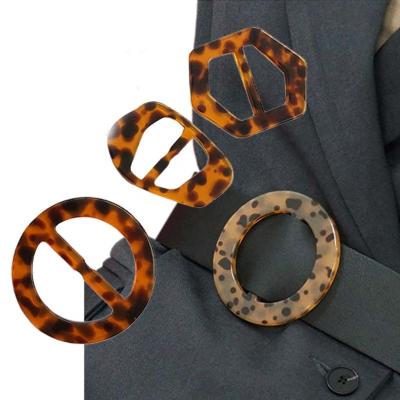 China Ring Factory various design direct wholesale buckle Irregular shape resin buckle leopard shape horn buckle for clothing for sale