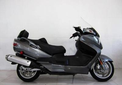 Chine Scooter de Suzuki 650cc avec le parallèle, moto électrique DOHC de scooter de deux cylindres à vendre