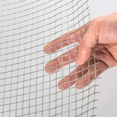 China Farm Fence Hot Dipped Galvanized Fencing Iron Netting Welded Wire Mesh For Rabbit Bird Animal Pet Cages Iron Wire Mesh Welded Wire Mesh for sale