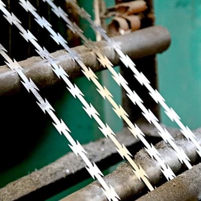 China Wholesale High Quality Iron Wire Hot Dip Galvanized Razor Blade Barbed Wire Security Fencing Razor Barbed Wire for sale