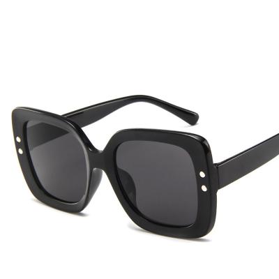 China Fashion Sunglasses 2021 Retro Sunglasses UV400 New Gradient Ladies Sunglasses Men Oversized Sun Glasses for sale