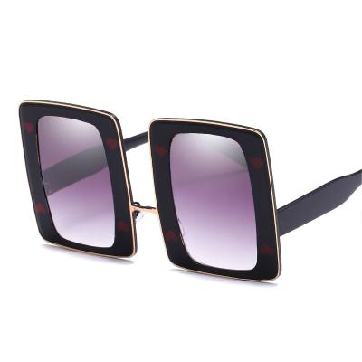 China Eyewear Trade 2019 New Style Fashion Square Frame Sun Glass Oversized Sunglasses For Women for sale