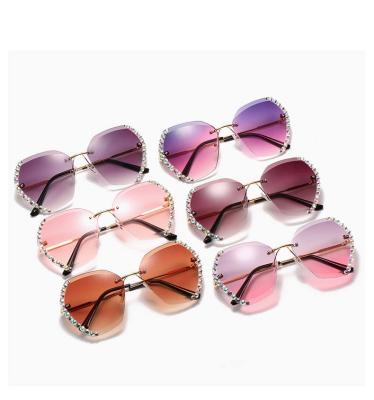 China Eyewear Shopping Mocoo New Trend Rimless Sunglasses Glass Set With Diamond Polygon Sunglasses Personality Ocean Slice Gradient Female Glasses 2020 for sale