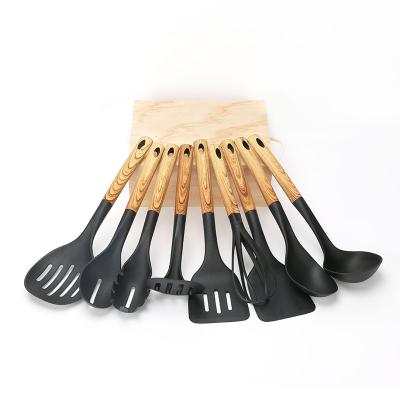 Cina Sustainable 9 Piece Cookware Set Nylon Kitchen Cooking Utensil Set With Wood Style Handle in vendita