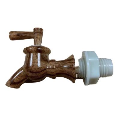 China Outdoor Dedicated Water Tank Faucet With High Seal And No Water Leakage Plastic Water Faucet for sale