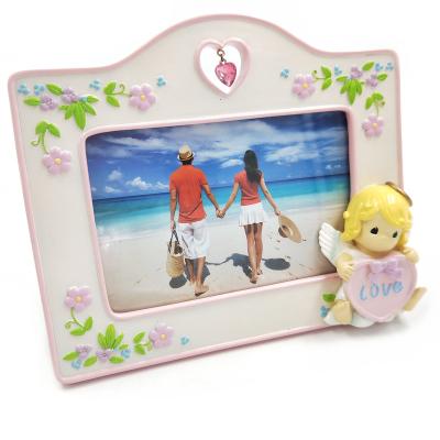 China Promotional Hot Selling Gift Home Decoration Poly Resin Souvenir Photo Frame for sale