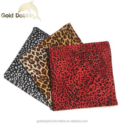 China Hand wash before first use 55 x 55cm leopard print logo custom 100% cotton bandana head tie head wrap for sale