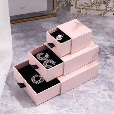 China Jewelery Packaging Hot Sale Factory Custom Logo Rings Bracelets Jewelry Kraft Paper Box Packaging for sale