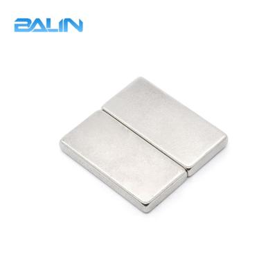 China Interesting Very Thin Industrial Magnet Performance Manufacturing Porcelain Magnet for sale