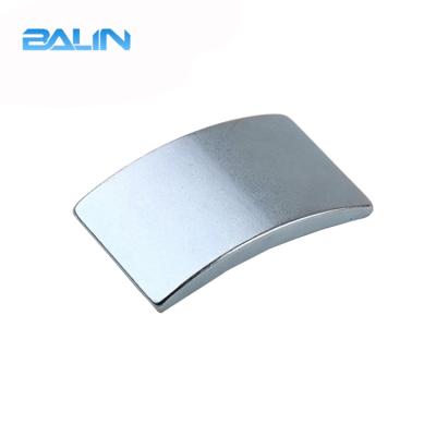 China Free Sample 7000 Biggest Industrial Gauss Magnet Neodymium Sphere Magnet for sale