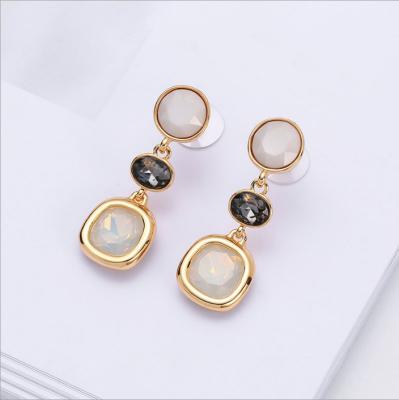 China CLASSIC long drop earrings for women 2020 new fashion jewelry korean designer new fashion simple earrings for sale