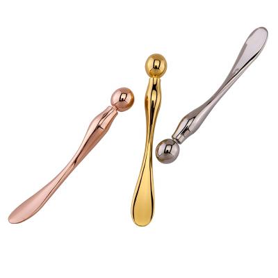 China Mini Gold Cosmetic Spoon Rose Face Cream Face Cream Mixing Scoop Metal Makeup Spoon Private Label Skin Care Spoon for sale