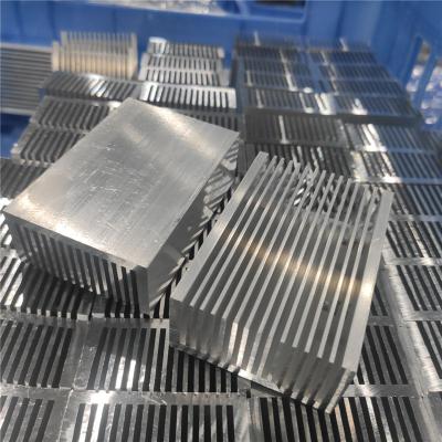 China Zilveren Aluminiumuitdrijving Heatsink voor Machtselektronika Heatsink Te koop