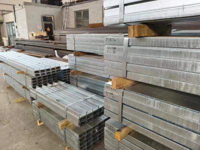 China Las vigas de sección C de acero galvanizado a medida 150x90x24 PFC Flange paralela en venta