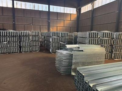 China Las piezas de las series G300 y G350 de los postes galvanizados con conexión soldada en venta