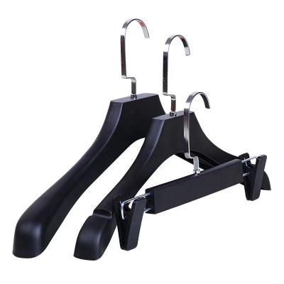 China High Quality Eco-friendly Plastic Suit Hanger Luxury Plastic Hanger With Non-slip for sale