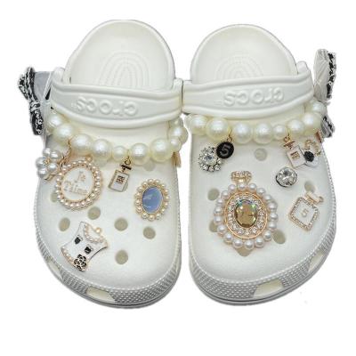 China Luxury Croc Clog Charm Charms DIY Shoe Decorations Rhinestone Croc Charm Princess Retro Pearl Chains for Shiny Luxury Clogs Shoes Chain for sale