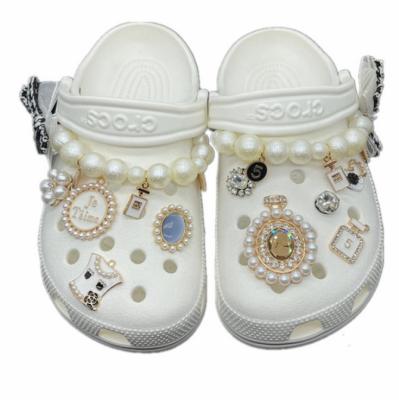 China Luxury Croc Charm Hoop Charms Luxury Shoes Chain Princess Shoes Buckle Shiny Croc Charms Rhinestone Bead Chain DIY Shoe Decorations for sale