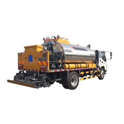 China Easy Operation Brand Hydraulic Pump Asphalt Distributor Truck For Road Surface Maintenance for sale