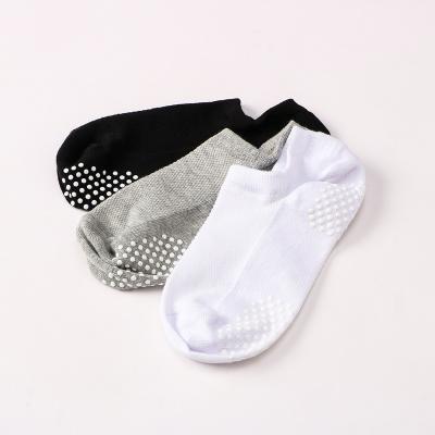 China Breathable Custom Rubber Grips Yoga Non Bump Anti Slip Pilates Ankle Grip Best Custom Design Trampoline Socks for sale