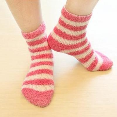 China PH-708 2022 QUICK DRY Winter Thickened Coral Velvet Fuzzy Sleep Sock Long Stripe Home Fuzzy Socks Women Men Warm Comfortable Bed Floor for sale