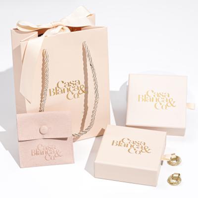 China 2022 Modes Biodegradable Packaging For Jewelry Paper Bag With Microfiber Suede Pouch Bangle Bracelet Box for sale