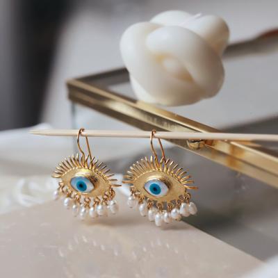 China Trendy simple and elegant real evil eye pearl earrings, eye design freshwater pearl dangle earrings for sale