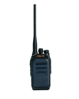 中国 Hands-free 5W VHF/UHF Walkie Talkie Wireless Earpiece Long Range Voice Activated Two Way Radio 販売のため