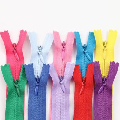 China Invisible nylon zipper of no. 3 Factory Standard Eco-friendly Durable Self-locking Self-locking Zipper For U Pillow Pillow Home Textiles For Pants for sale