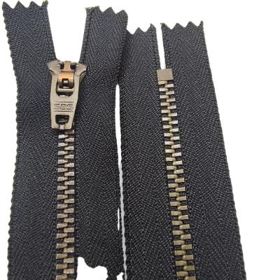 China Custom Zipper Rolls 3# Metal Zippers Viable For Jeans And Casual Pants Zipper Puller Metal for sale