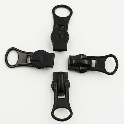 China Durable Popular 5# 7# Black Auto Lock Zipper Puller For Nylon Zipper for sale