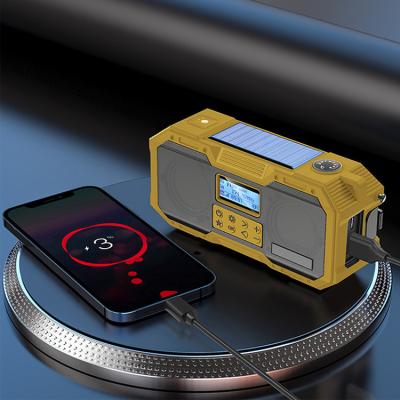 China PORTABLE 4000 Mah Water Proof Hand Crank Operated Instant Light Mp3 Rechargeable Solar Power Bank Buffer Fm Survival Radio for sale