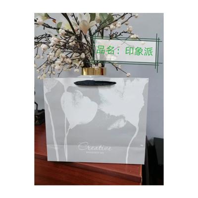 China Clothes Multicolor Garment Packaging Paper Bags Sold Directly From Factory for sale