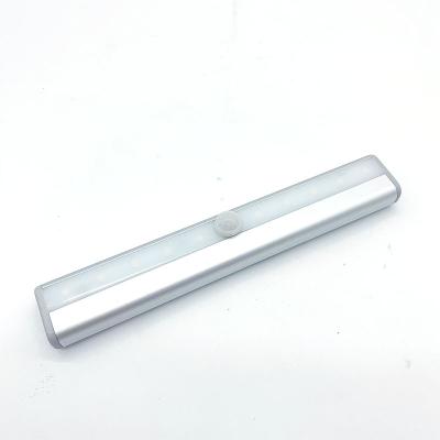 China Hot Sale Modern Rrchargable Battery Auto On/Off PIR Sensor Light Sensor LED Cabinet Undercabinet Light for sale