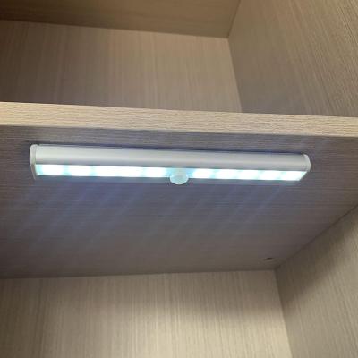 China Modern LED Night Light With Battery Bed LED PIR Motion Sensor LED Light for sale