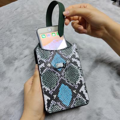 China High Quality With Cheap Price 2021 Fashion Women Clutch Purse Bags Snakeskin Wrist Lady Bags Mini Crossbody Phone Bag for sale