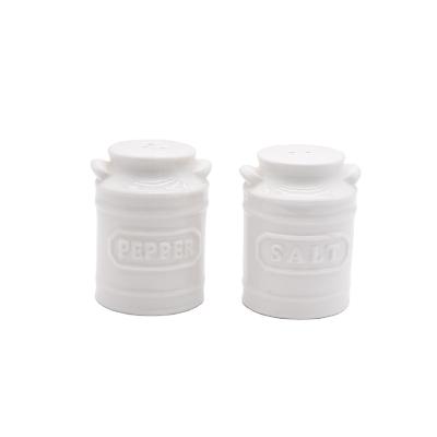 China Viable Wholesale Love Hugs And Kisses Salt And Pepper Shaker Novelty Ceramic Spice Jar Condiment Set for sale